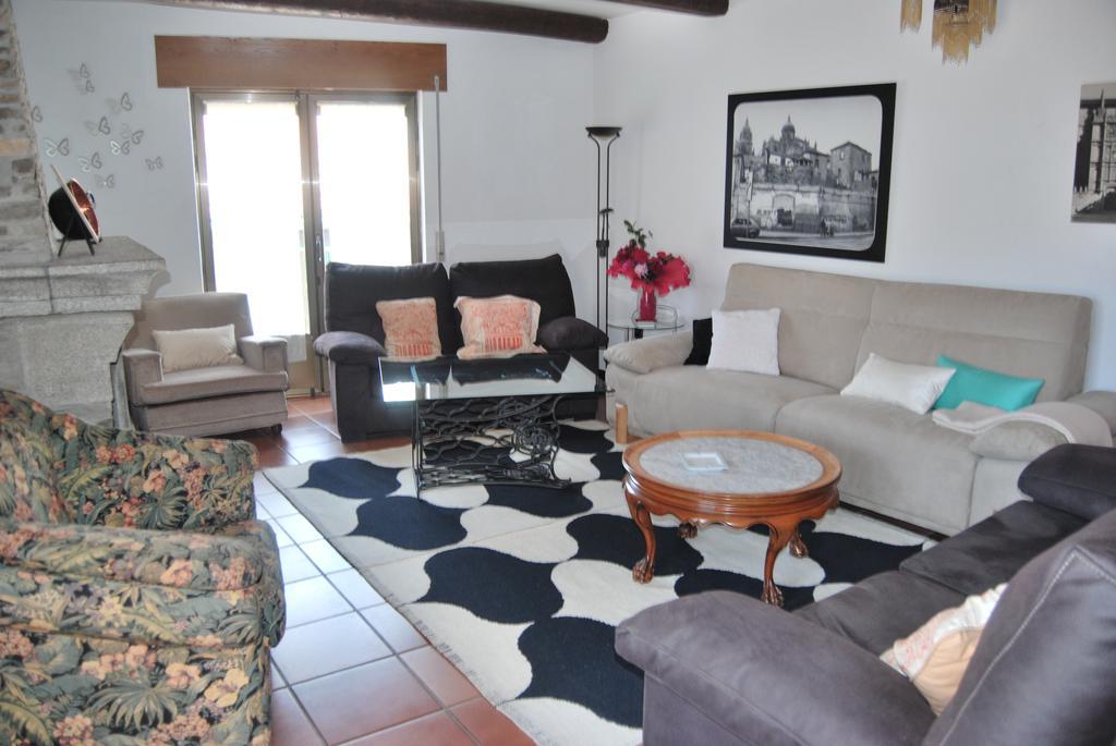 Casa Rural La Cuadraa Linares de Riofrío Extérieur photo